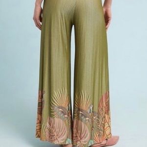 *FARM RIO x ANTHROPOLOGIE Pants
Wide Leg
"Guadeloupe" Tropical Parrot y
XS
